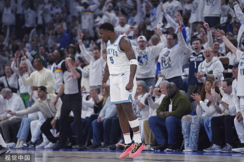 并在比赛中 并在比赛中